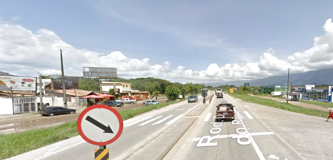 Front Light Rod. Rio Santos, km 218 – Bertioga/SP – 9m x 3m