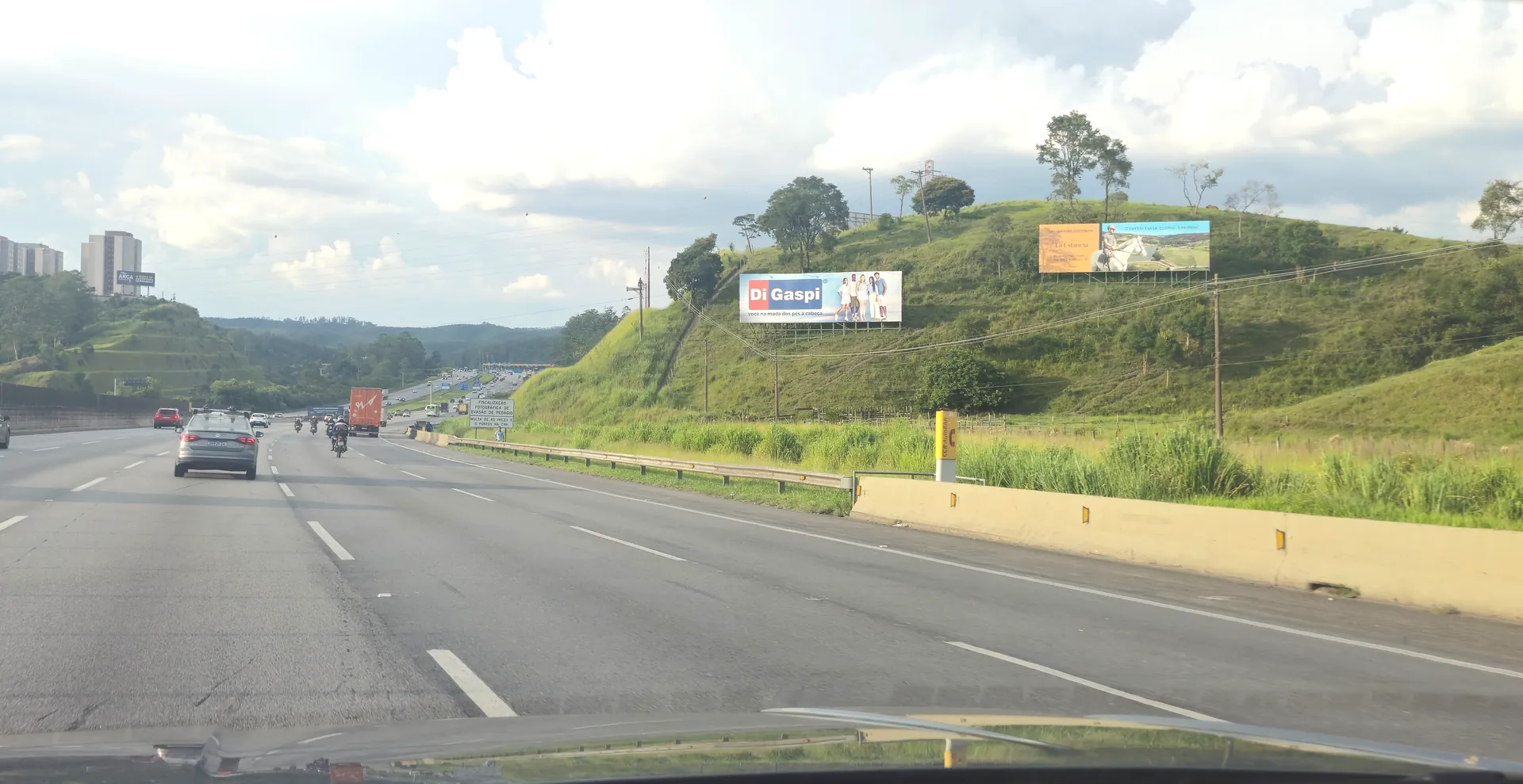 Frontlight – Rod. dos Bandeirantes km 38, Caieiras - SP – Caieiras/SP — foto 3