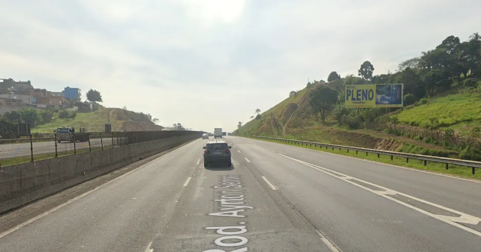 Frontlight – Rod. Ayrton Senna km 27,8, Itaquaquecetuba - SP – Itaquaquecetuba/SP — foto 2