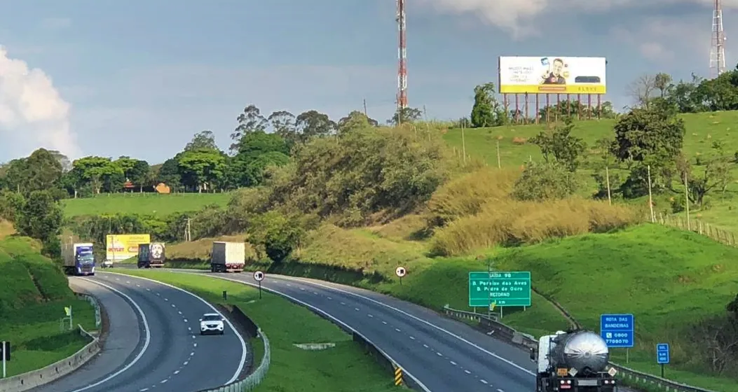 Frontlight – Rod. Dom Pedro I, km 100, Itatiba - SP – Itatiba/SP