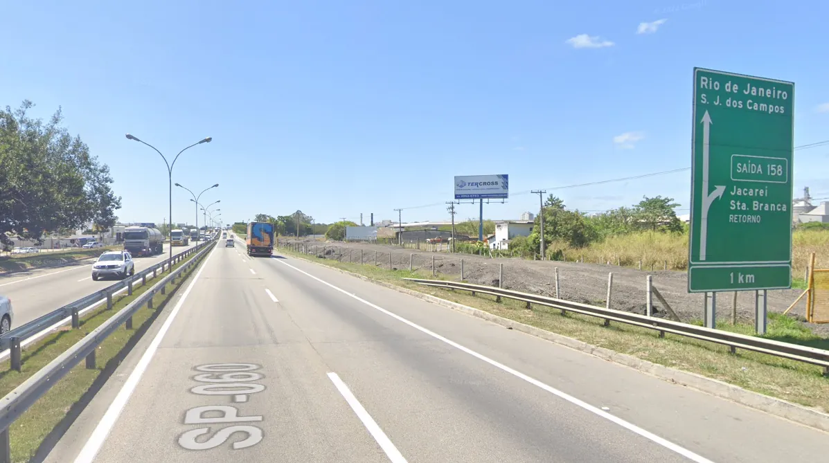 Front Light Rod. Pres. Dutra km 159,2 – Jacareí/SP