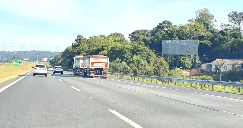 Frontlight – Rod. dos Bandeirantes km 64,5, Jundiaí - SP – Jundiaí/SP — foto 2