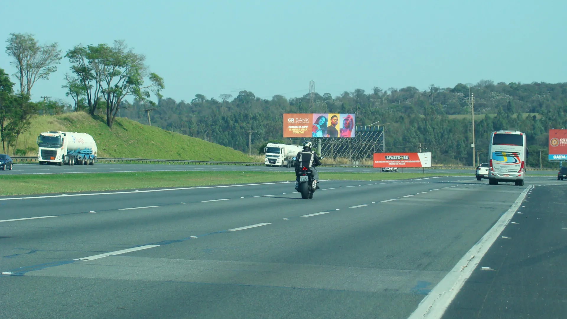 Frontlight – Rod. dos Bandeirantes km 65,300, Jundiaí - SP – Jundiaí/SP — foto 4