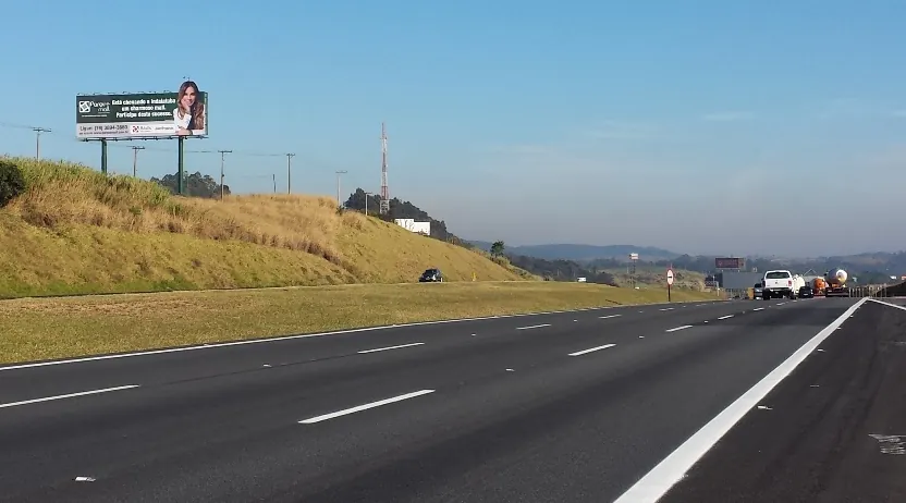 Front Light Rod. dos Bandeirantes km 69 – Louveira/SP