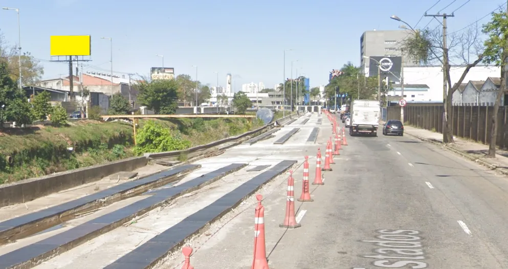 Frontlight – Av. dos Estados, 4443, Santo André - SP – Santo André/SP