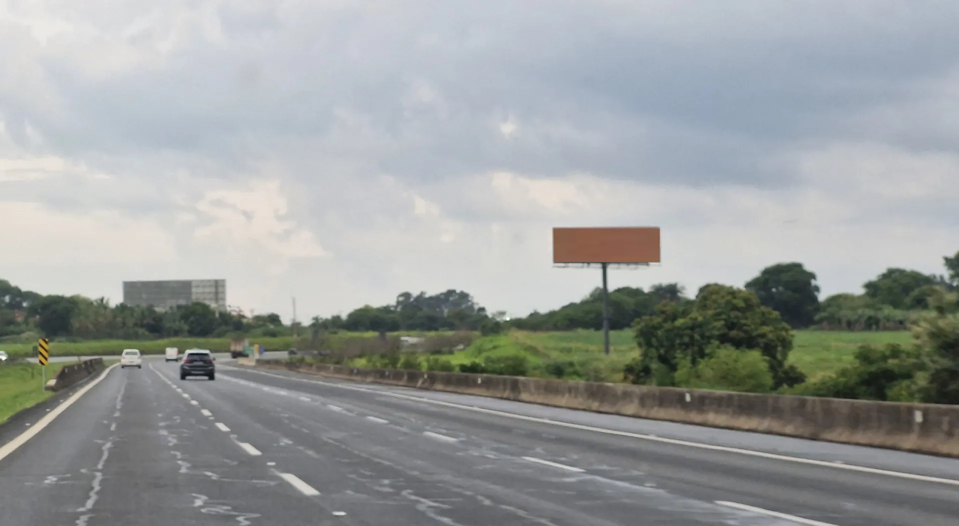 Front Light Rod. dos Bandeirantes km 111 – Sumaré/SP (3)