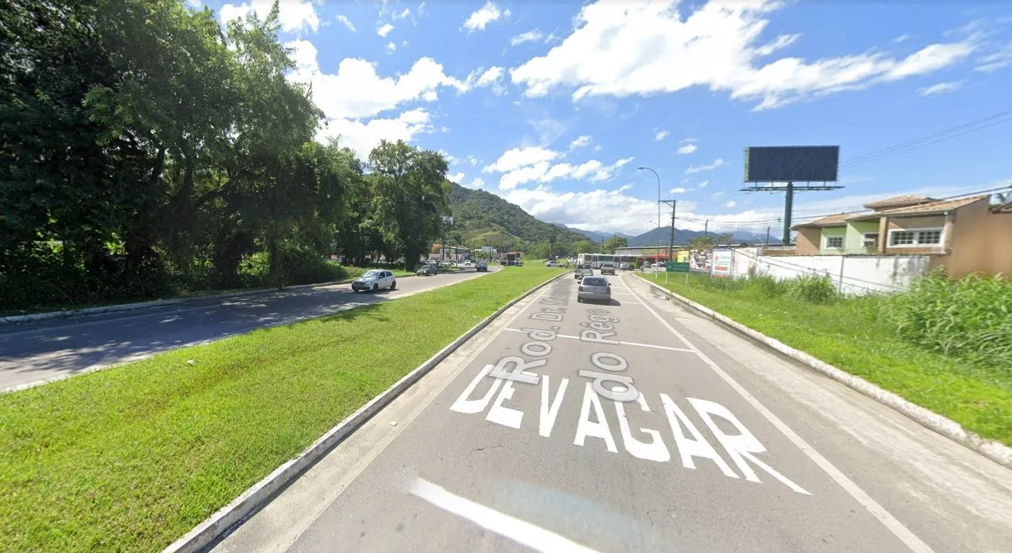 Front Light Rod. Rio Santos km 47,5 – Ubatuba/SP