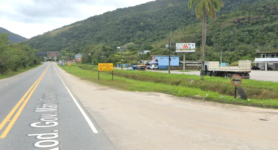 Front Light Rod. Rio Santos km 82 – Ubatuba/SP