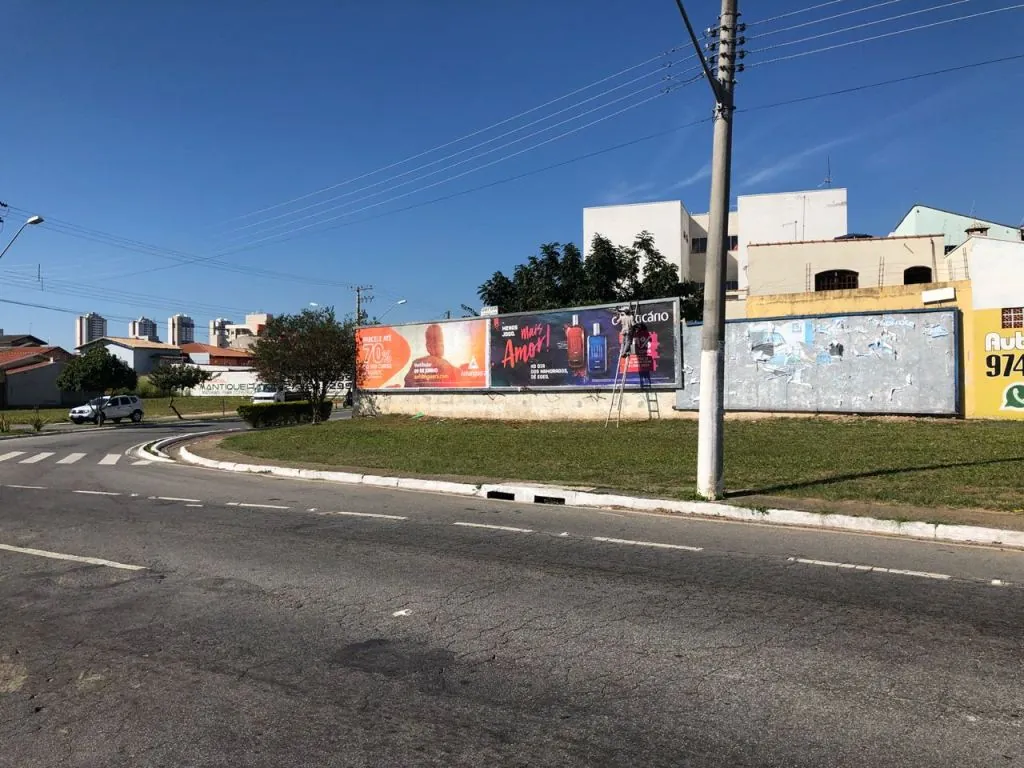 Outdoor em Carapicuíba/SP – Taubate – Quiririm