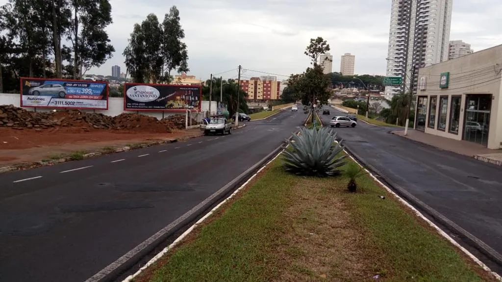 Outdoor – AV ANTONIO BARBOSA FILHO COM AV PAULINO PUCCI - SENTIDO, Franca - SP – Franca/SP — foto 2
