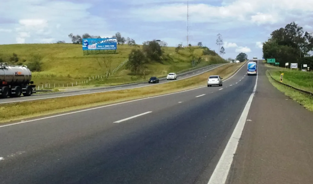 Painel Rodoviário Rod. Washington Luís km 191, Corumbataí/SP